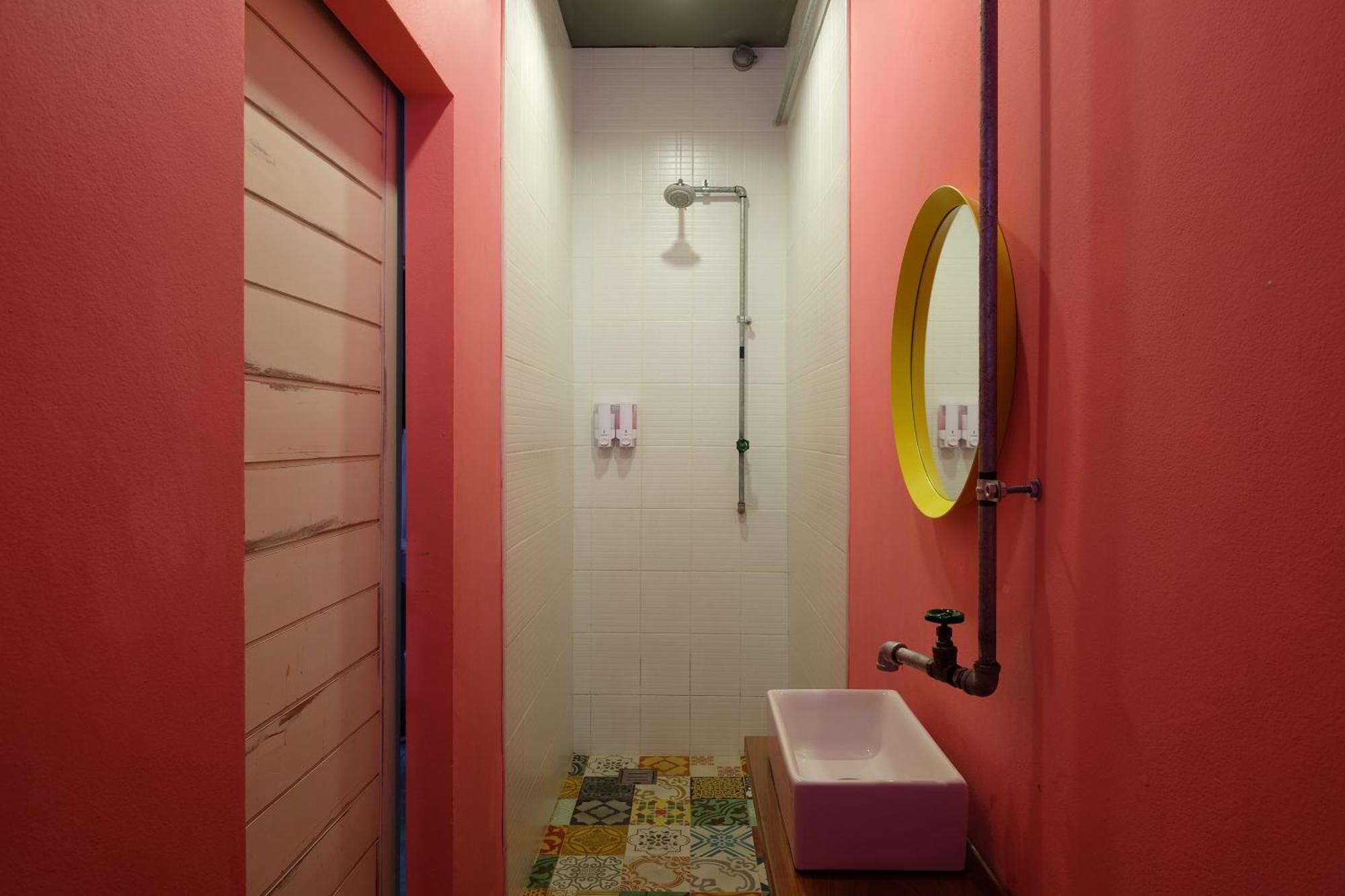 Bloo Hostel Phuket Esterno foto