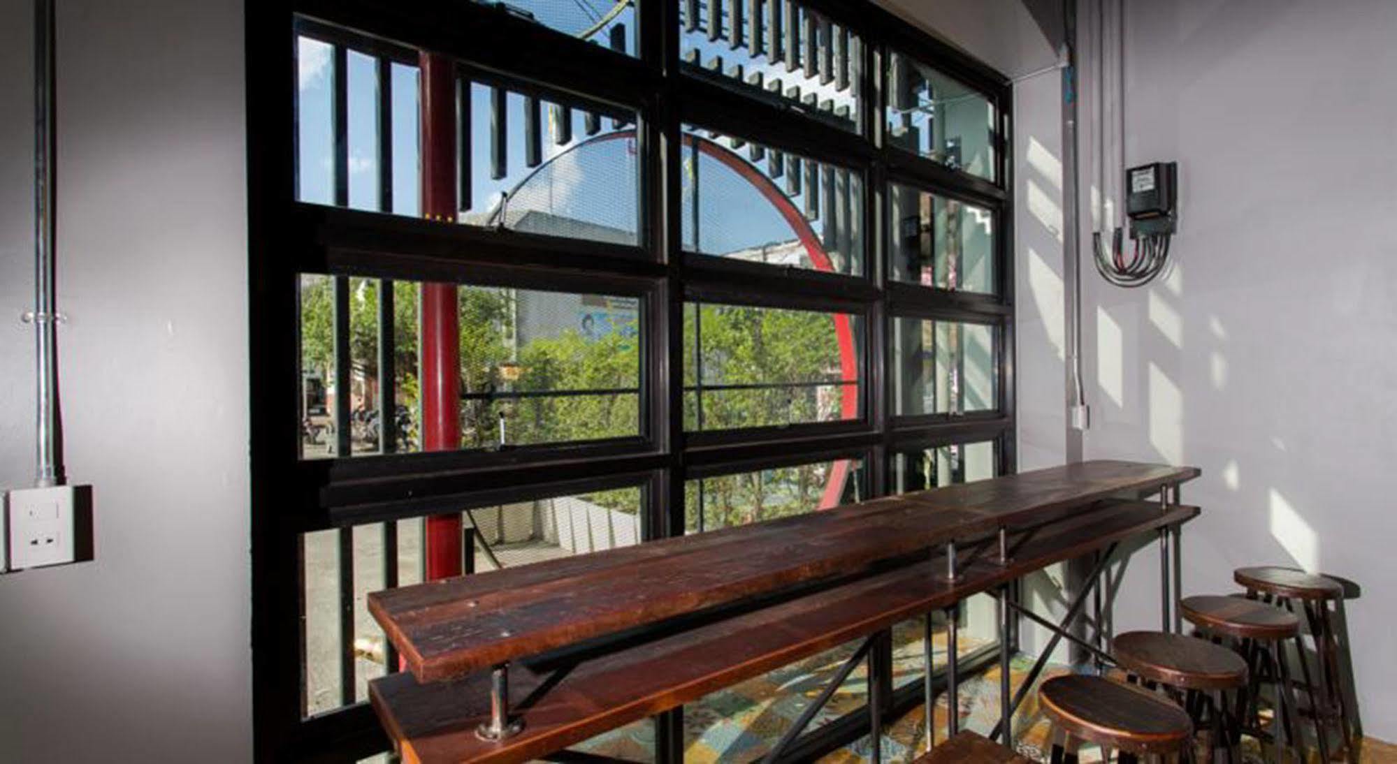 Bloo Hostel Phuket Esterno foto