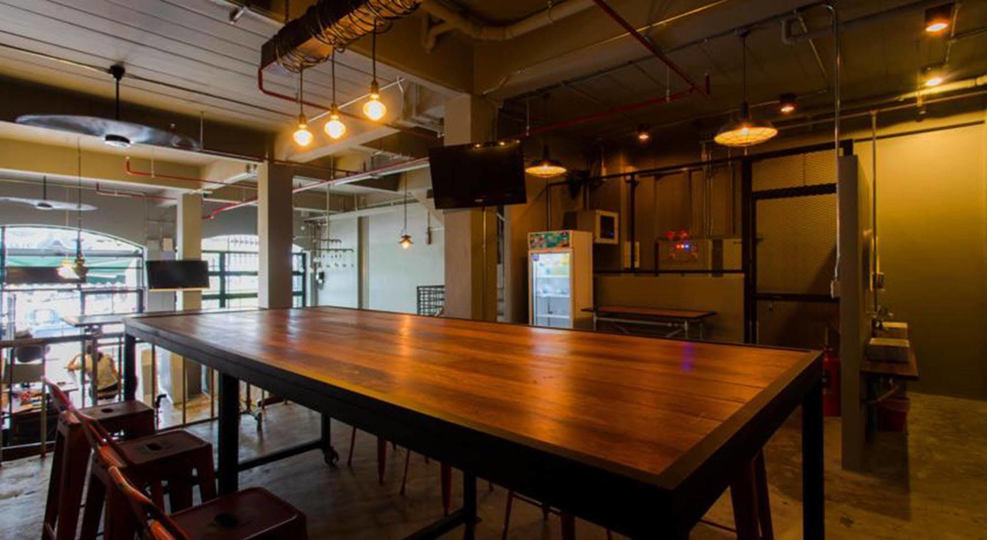 Bloo Hostel Phuket Esterno foto