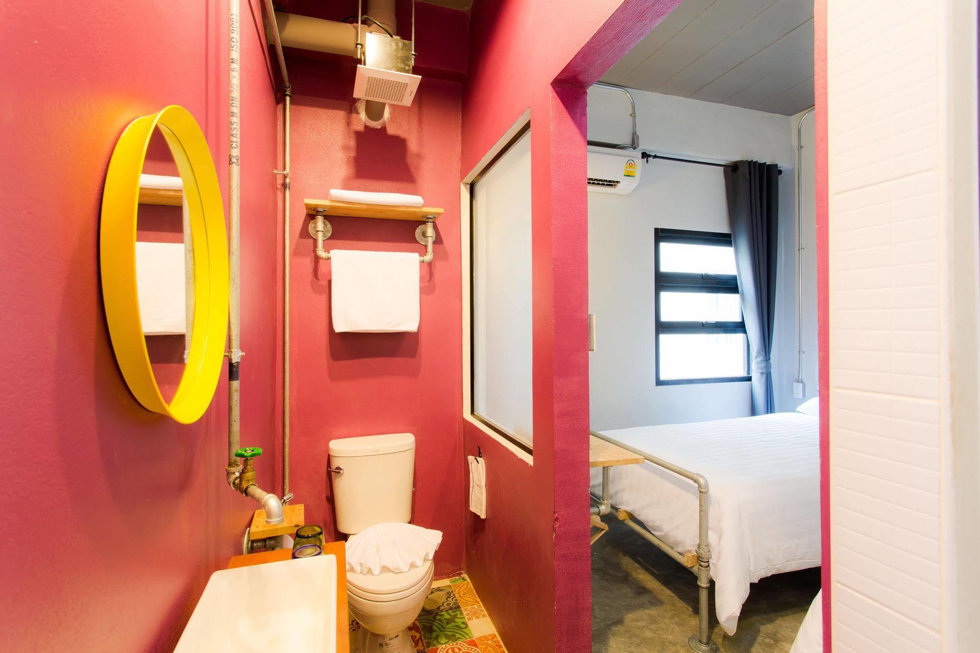 Bloo Hostel Phuket Esterno foto