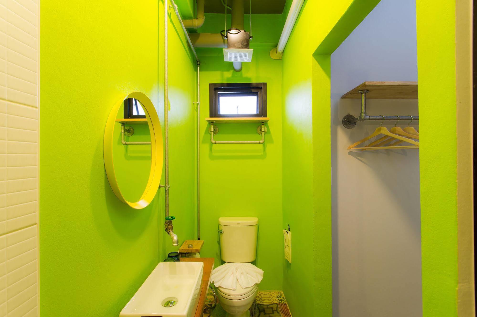 Bloo Hostel Phuket Esterno foto