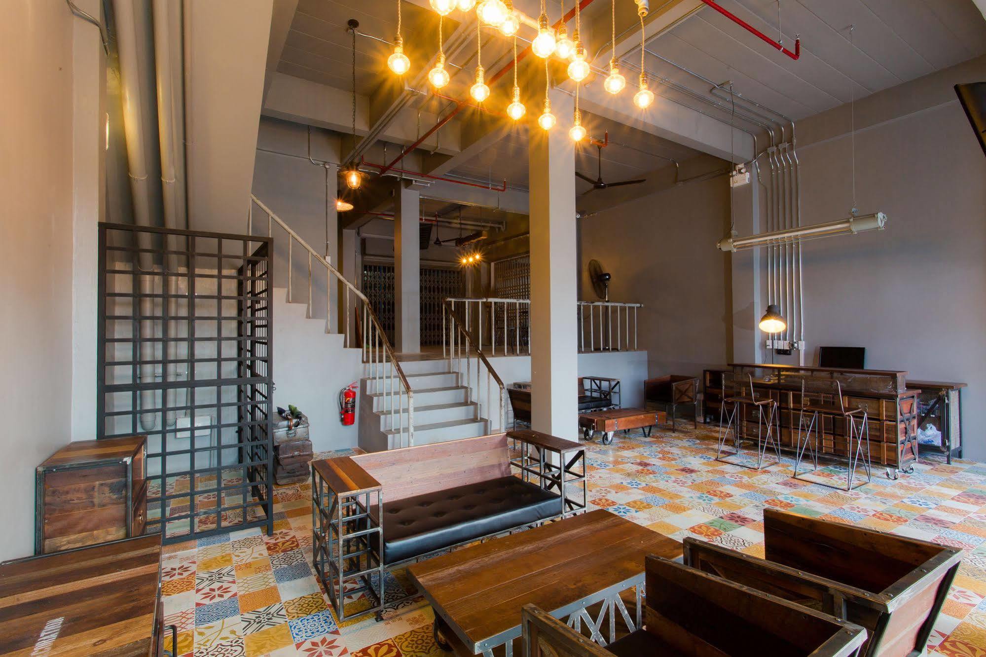 Bloo Hostel Phuket Esterno foto