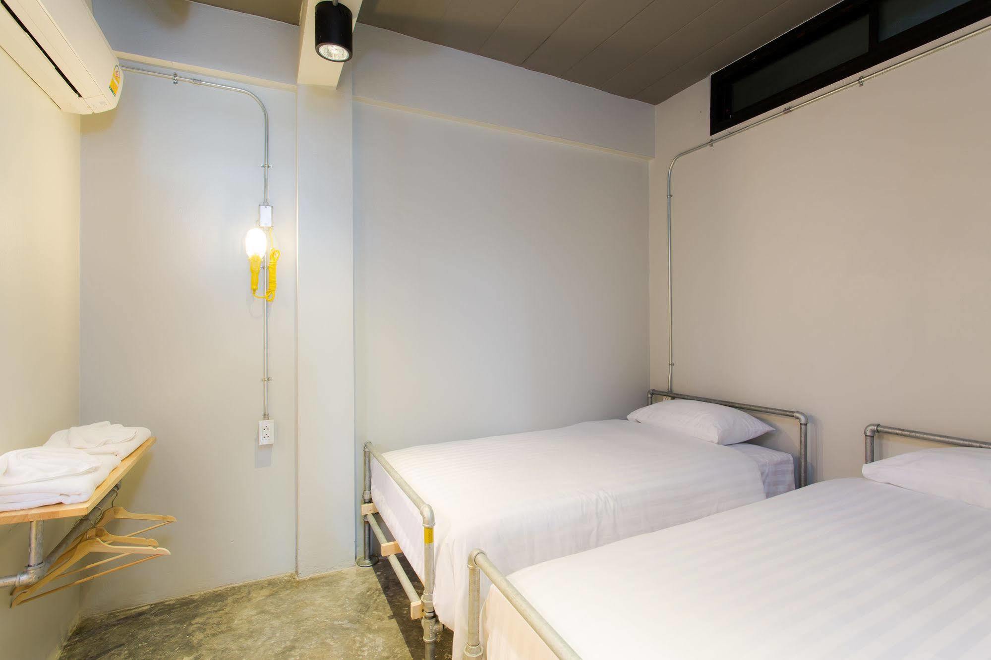 Bloo Hostel Phuket Esterno foto