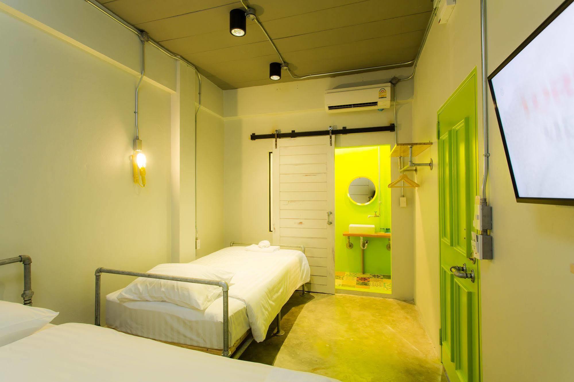 Bloo Hostel Phuket Esterno foto