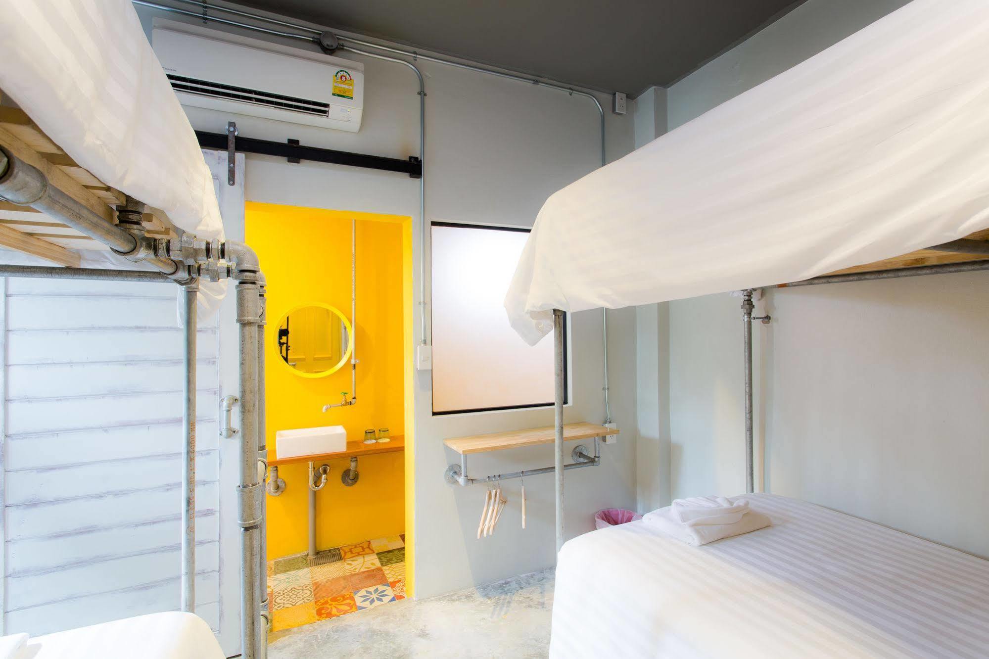 Bloo Hostel Phuket Esterno foto