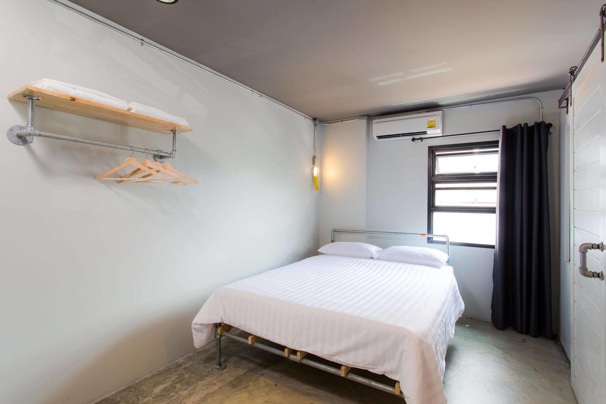Bloo Hostel Phuket Esterno foto