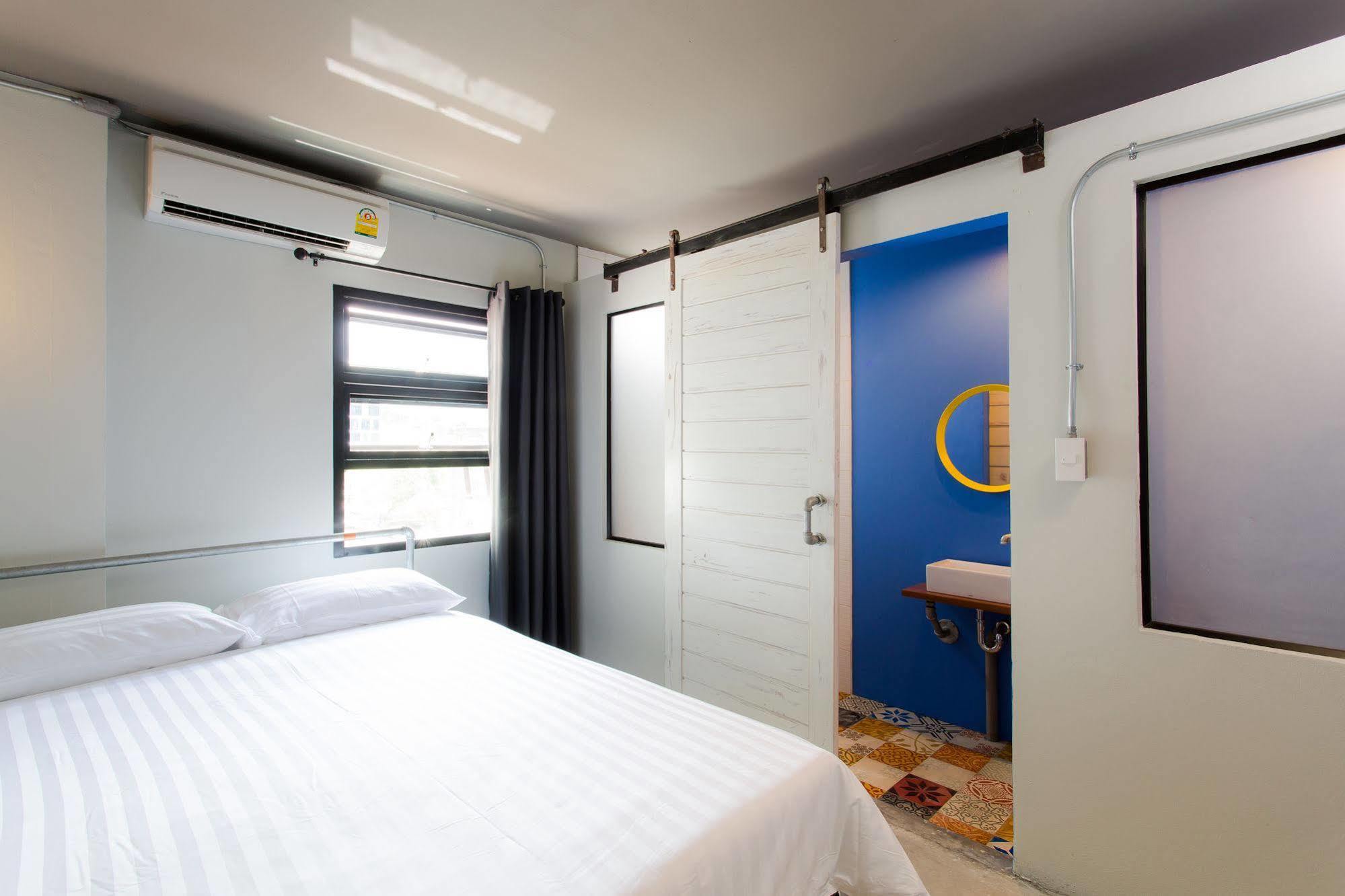Bloo Hostel Phuket Esterno foto