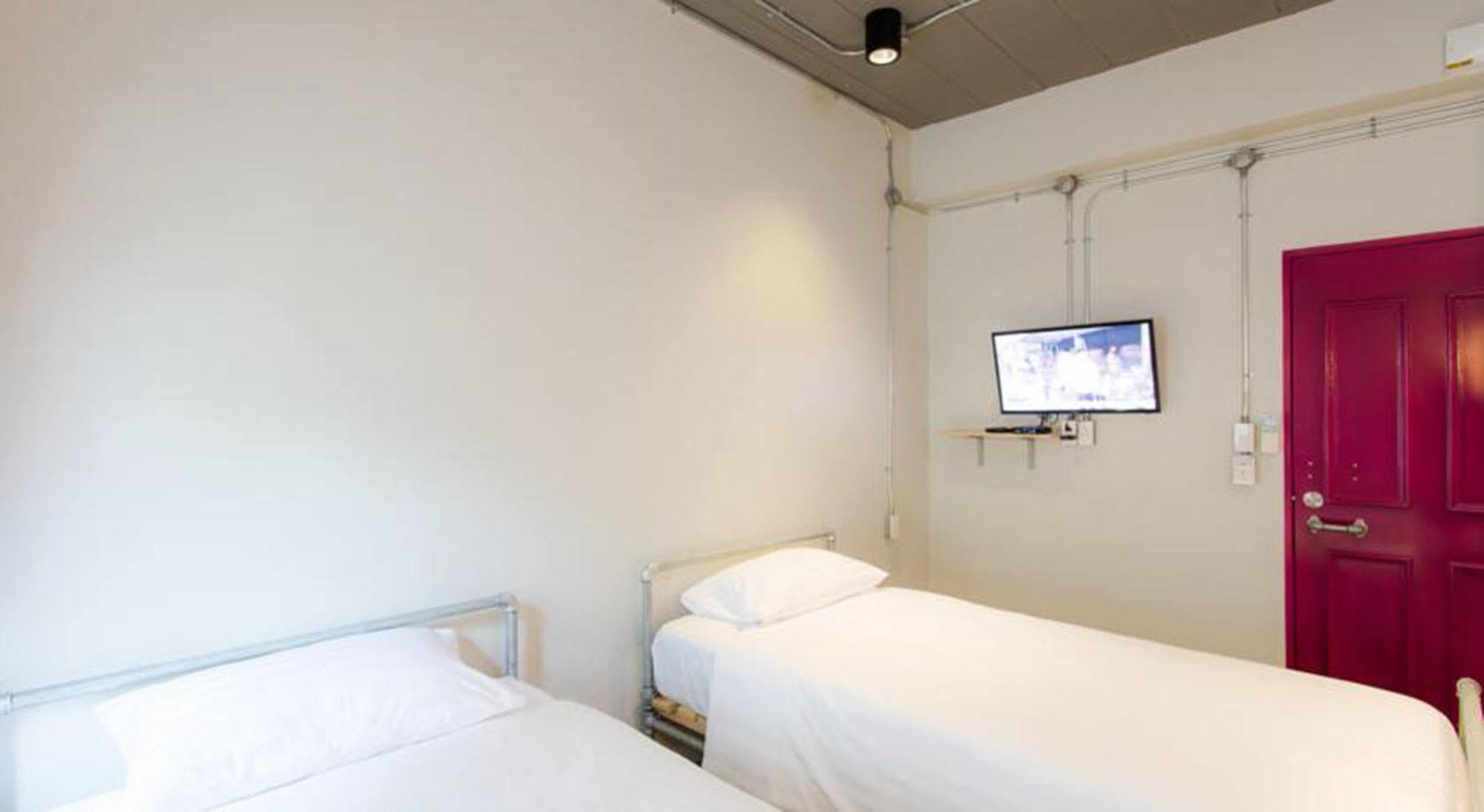 Bloo Hostel Phuket Esterno foto