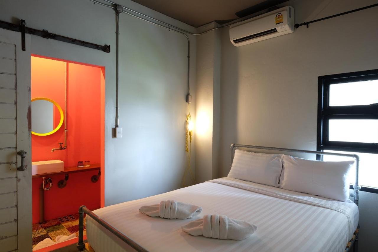 Bloo Hostel Phuket Esterno foto