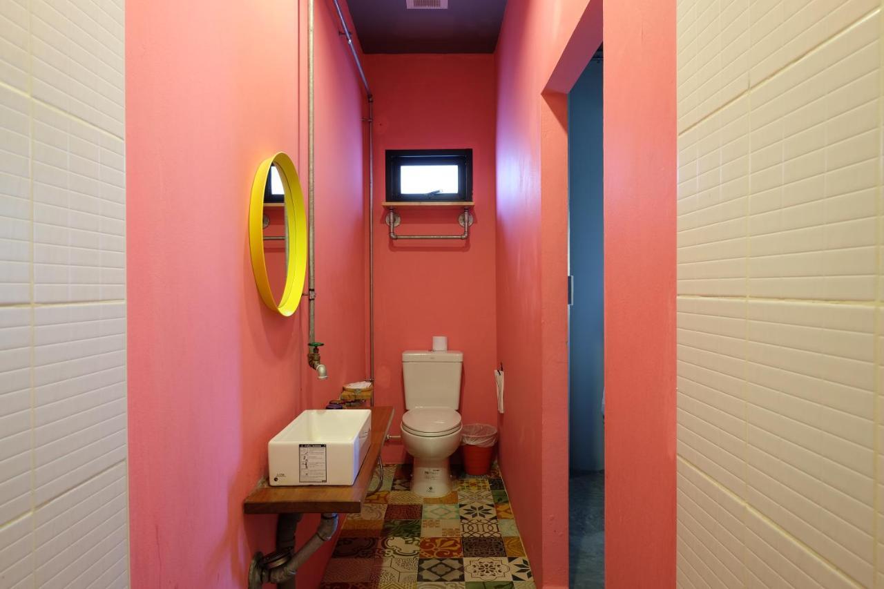 Bloo Hostel Phuket Esterno foto