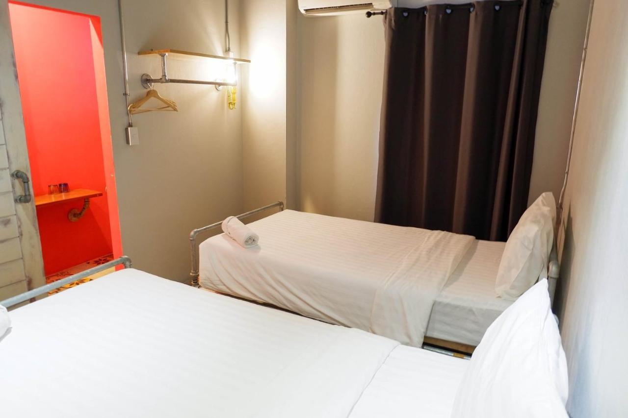 Bloo Hostel Phuket Esterno foto